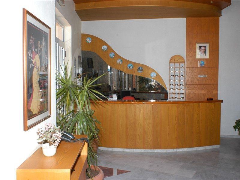 Daisy Hotel Apartments Rétino Exterior foto